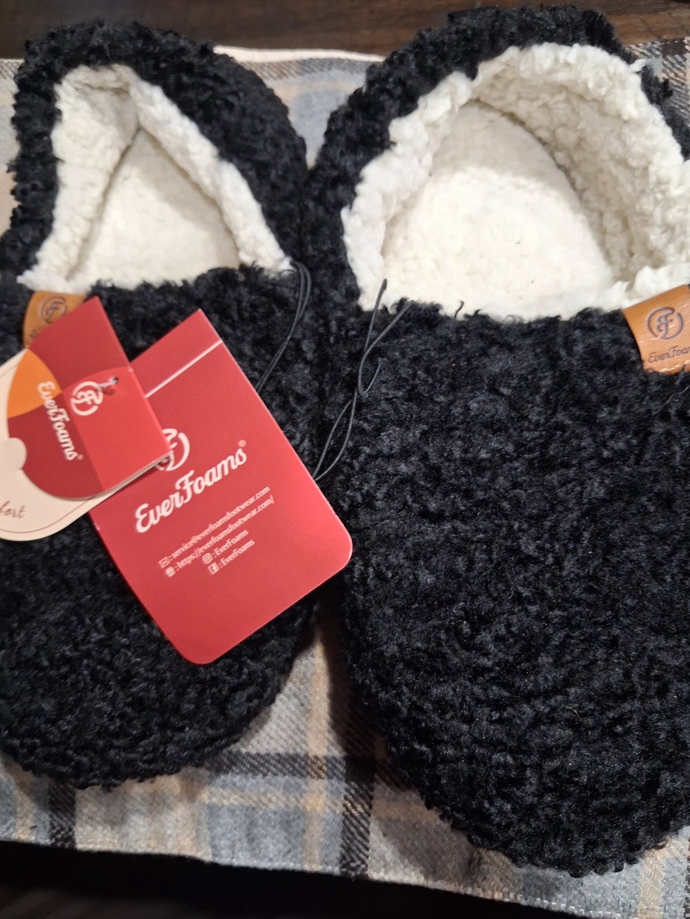 Women's Black Sherpa-Lined Slip-On Slippers